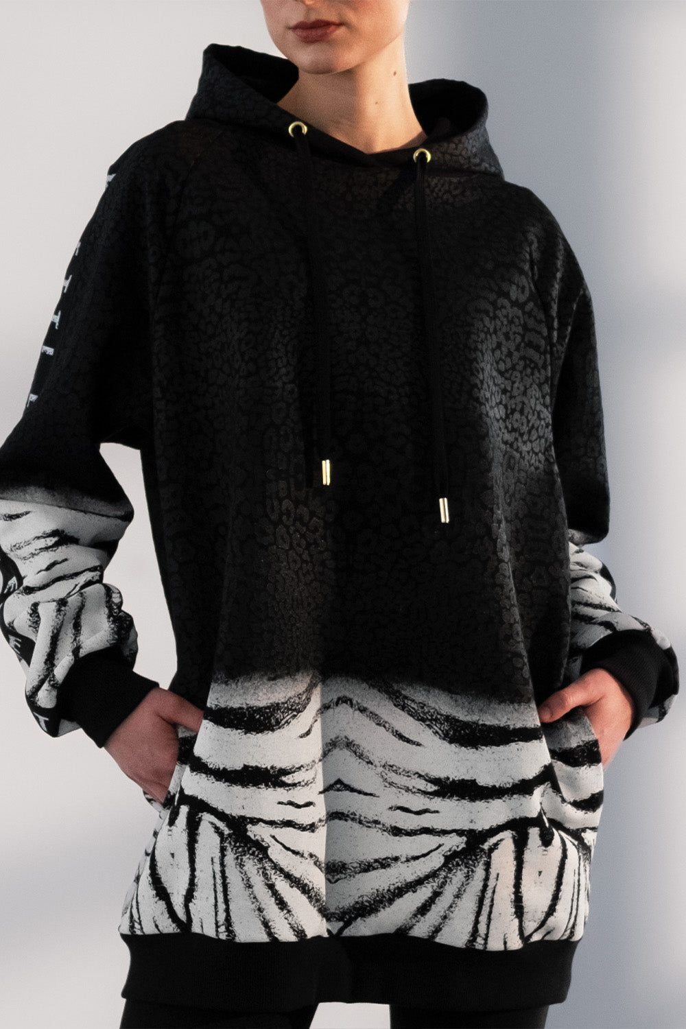 White Tiger Organic Oversize pulover s kapuco